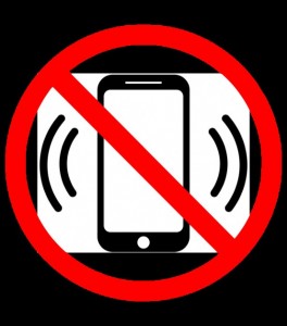 Создать мем: телефон запрещен, запрещено пользоваться мобильным телефоном табличка, знак телефон запрещен