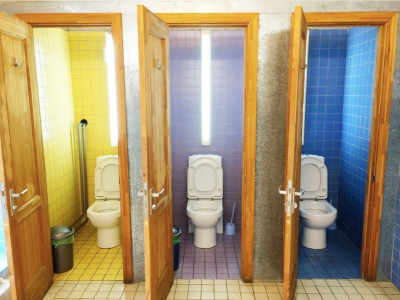 Создать мем: американский туалет, общий туалет, санузел в доме культуры