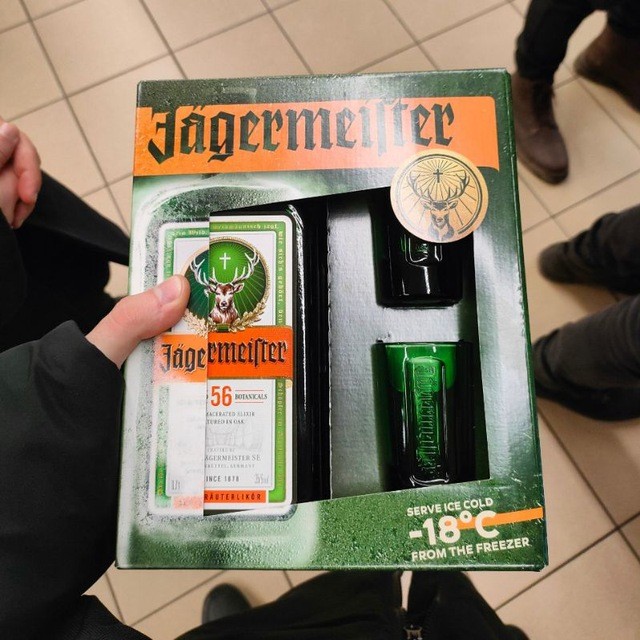 Создать мем: егермейстер 0.5 упаковка, ликер jagermeister, ликер jagermeister , 0.7 л