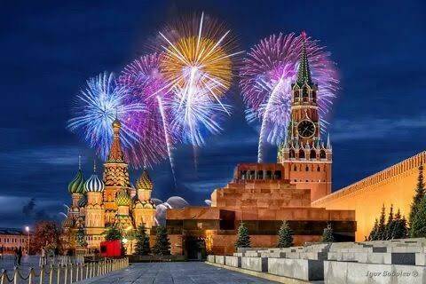 Create meme: moscow kremlin salute, kremlin salute, red square salute