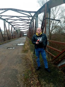 Создать мем: сокский заброшенный мост, старый мост нижегородская область, старый мост