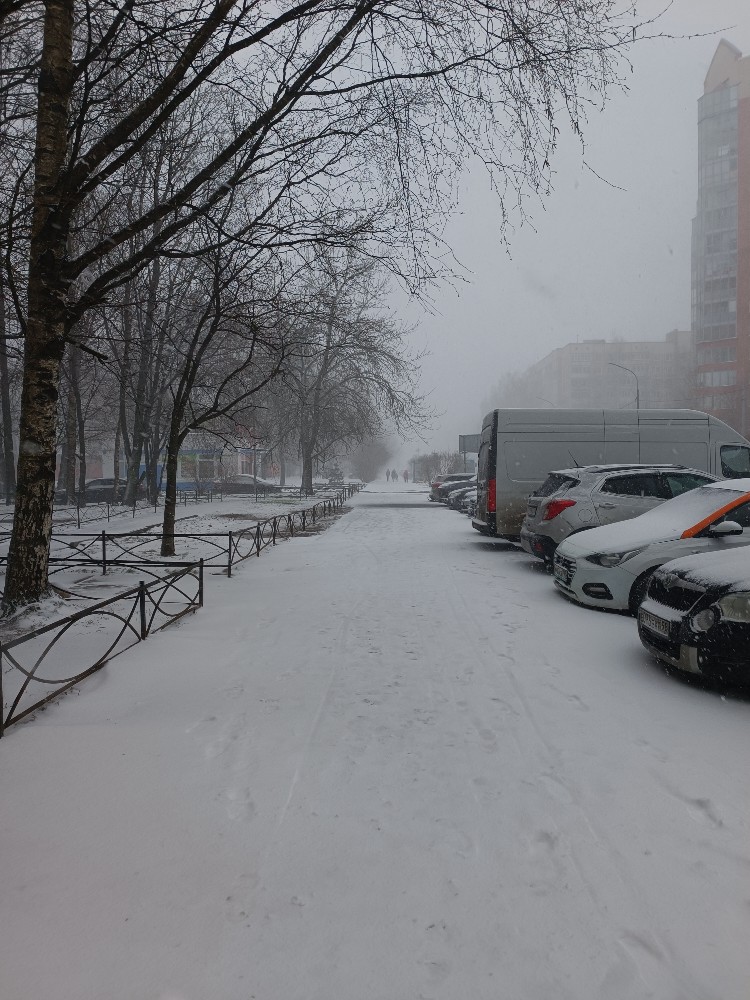 Создать мем: зима, небольшой снег, снег в россии