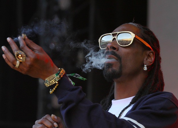 Create meme: snoop dogg stoned, rastafarians snoop dogg, Snoop Dogg smokes