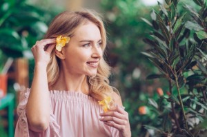 Create meme: girl posing, flowers women, woman