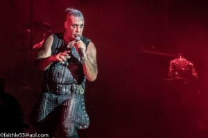 Создать мем: солист группы рамштайн на сцене, солист rammstein, Rammstein