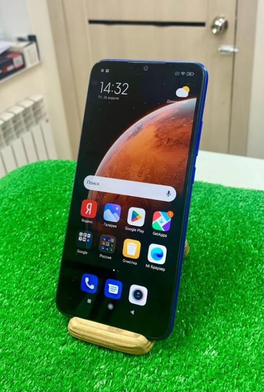 Создать мем: redmi 3, xiaomi redmi 9, смартфон xiaomi redmi