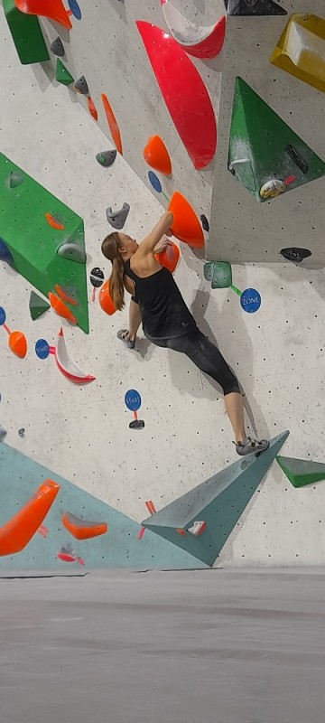 Создать мем: climb, человек, скалодром