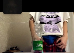 Создать мем: бутылку воды залпом, энергетик flash, пластиковая бутылка