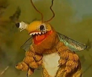 Создать мем: укуренная пчела деревня дураков, пчела деревня дураков, всратая пчела