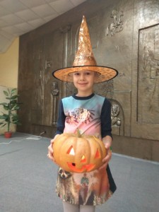 Create meme: witch costume, English holidays Halloween, kids Halloween photos from the holidays