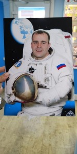 Создать мем: космонавт, рамка космонавт для вставки лица, российские космонавты