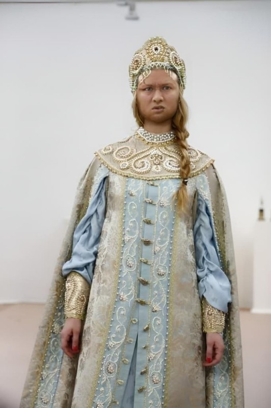 Создать мем: платье в русском стиле, традиционный русский костюм, костюм боярыни 17 века