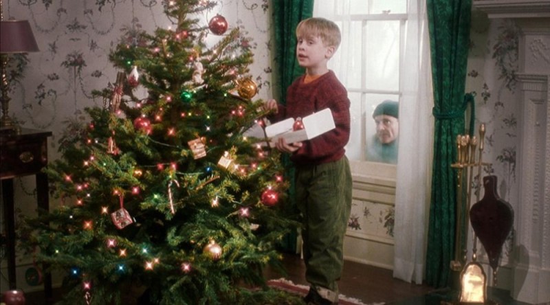 Create meme: Christmas alone at home, Christmas tree alone at home, home alone new year