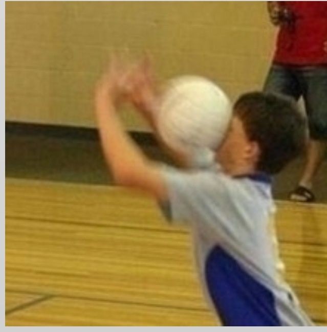 Создать мем: физрук с волейбольным мячом, волейбольный мяч голова, мяч в лицо