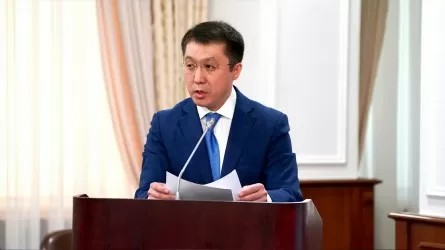 Создать мем: министр транспорта китая, министр, премьер министр казахстана