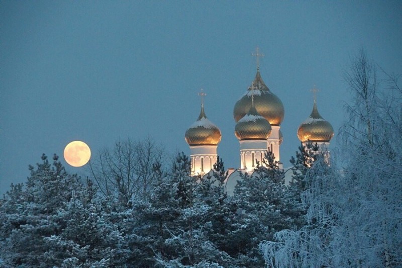 Create meme: Assumption Cathedral Yaroslavl winter, Assumption Cathedral Yaroslavl in winter, Epiphany night
