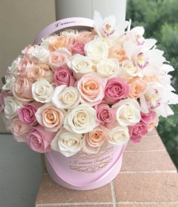 Создать мем: красивые цветы, цветы розовые букет, цветы в коробке