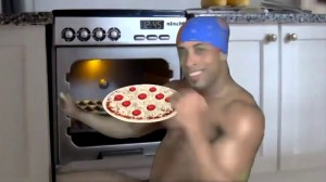 Создать мем: рикардо милас, рикардо милос пицца, готовим пиццу