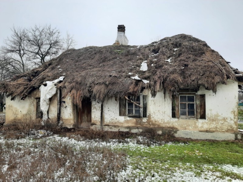 Create meme: hut mazanka, abandoned villages of Ukraine, huts of mazanka Ukraine
