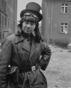 Создать мем: красноармеец, берлин 1945 год, танкошлем