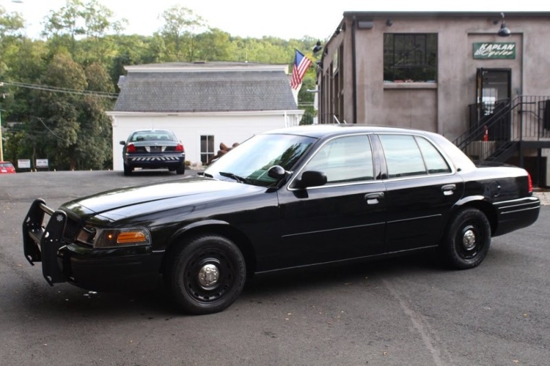 Создать мем: Chrysler 300C I, ford crown victoria police interceptor 2011, форд краун виктория