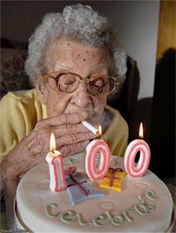 Создать мем: бабка прикуривает от торта 100 лет, имре кальман, с днем рождения старый