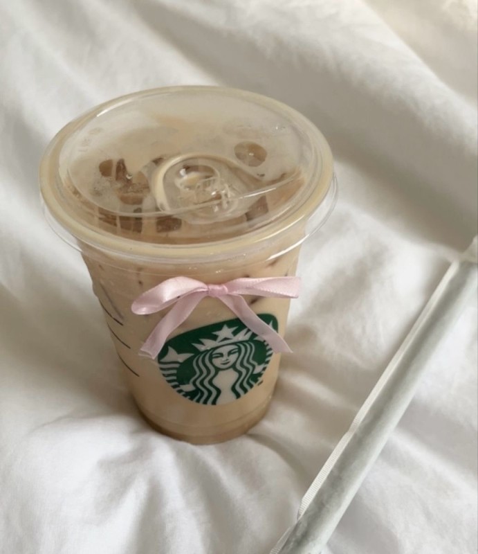 Create meme: Starbucks ice latte, iced coffee, starbucks coffee