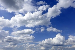 Создать мем: облака пейзаж, голубое небо с облаками, размытое изображение