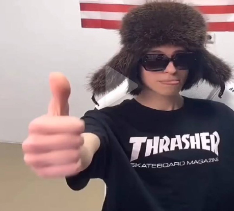 Создать мем: thrasher, парень, человек