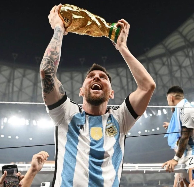 Create meme: Messi Lionel Andres, Lionel Messi with the cup, Lionel Messi 