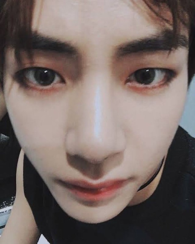 Create meme: kim tae hyun, kim taehyung double eyelid, kim taehyung selfie