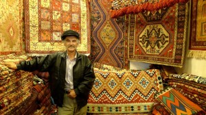 Создать мем: азербайджанские ковры, арабский торговец на ковре, иранские ковры базар
