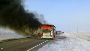 Создать мем: В Казахстане сгорел автобус