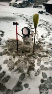 Создать мем: юмор зима, красивый снеговик с метлой, четкие приколы