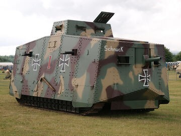 Создать мем: первый в мире танк, первый немецкий танк a7v, танк a 7 v