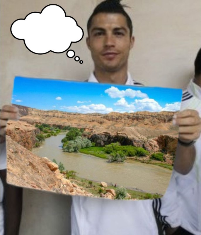 Create meme: Cristiano Ronaldo holds a piece of paper, Cristiano Ronaldo Signa, Signa Ronaldo