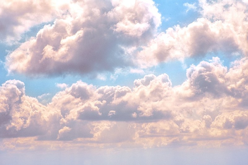 Создать мем: розовые облака, облачное небо, небо над головой