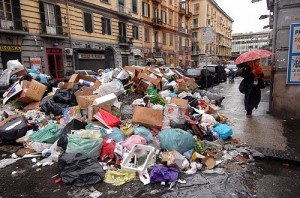 Create meme: garbage, photo of garbage in new York, Naples photo of the streets with garbage