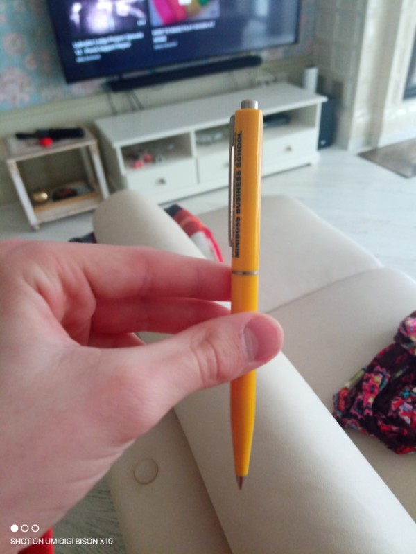 Создать мем: ручка пластиковая, карандаш ручка, желтая ручка