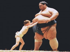 Создать мем: сумоист 400 кг, толстый и худой сумоист, гигант борец сумо