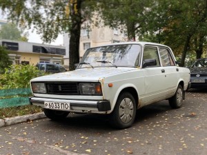 Создать мем: ВАЗ (Lada) 2105, семерка ваз 2107 белая, lada ваз