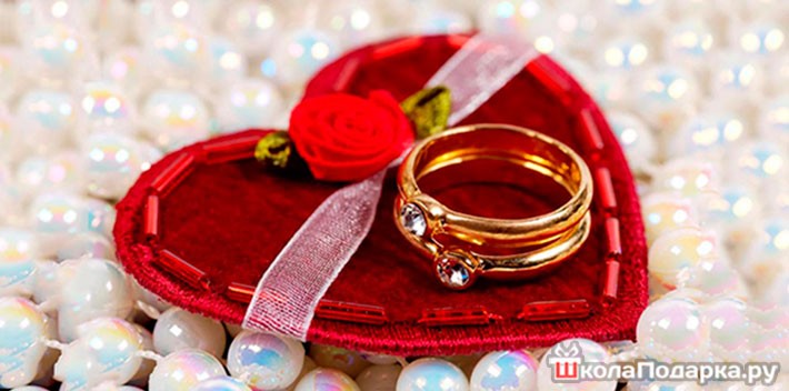 Создать мем: рубиновая свадьба фон, свадьба кольца, рубиновые украшения на рубиновую свадьбу