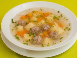 Создать мем: фрикадельки суп, гречневый суп с фрикадельками, суп с фрикадельками в тарелке