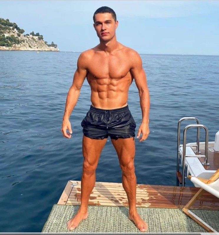 Create meme: Cristiano Ronaldo , the figure of cristiano ronaldo, cristiano ronaldo's body