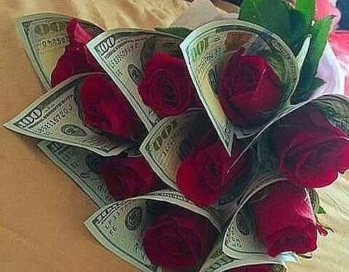 Создать мем: букет роз с купюрами, денежные цветы, букет с деньгами и цветами