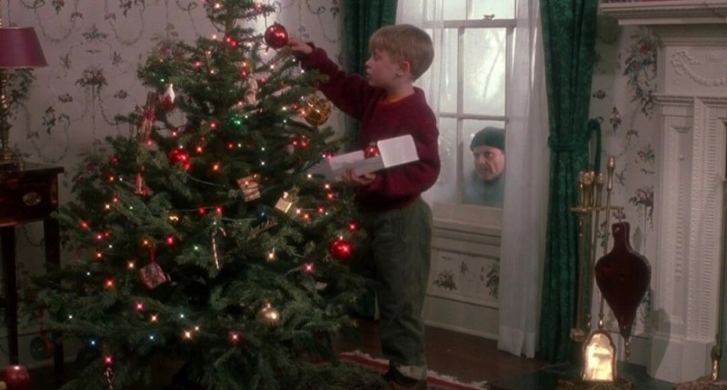 Create meme: Kevin McCallister with a Christmas tree, Macaulay Culkin is home alone Christmas, home alone 