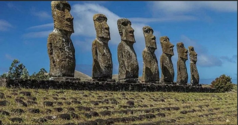 Create meme: Easter island statues moai, easter island chile, easter island idols