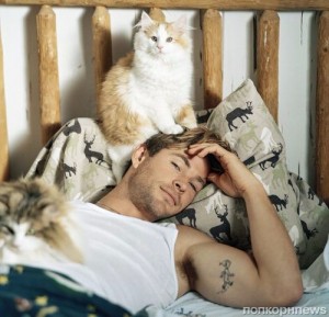 Создать мем: vanity fair, bruce weber, chris hemsworth thor