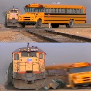Создать мем: американский школьный автобус, поезд сбивает школьный автобус, поезд таранит школьный автобус