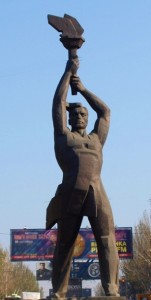Создать мем: памятник, памятник труженнику в луганске, памятник труженикам